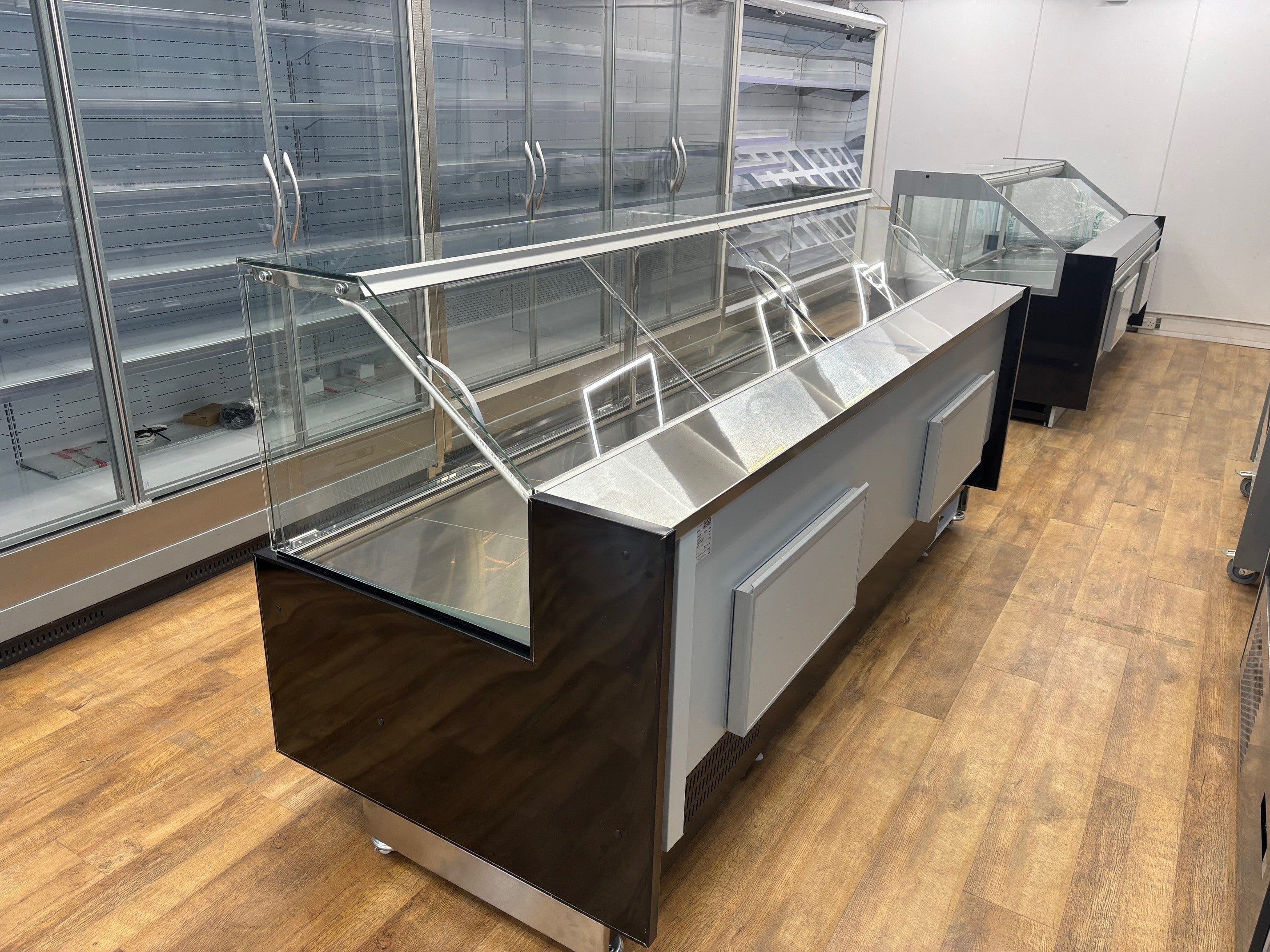 Fridges World Arneg serve over counter fridge with straight glass front, black finish, and LED lighting – ideal for meat and deli display