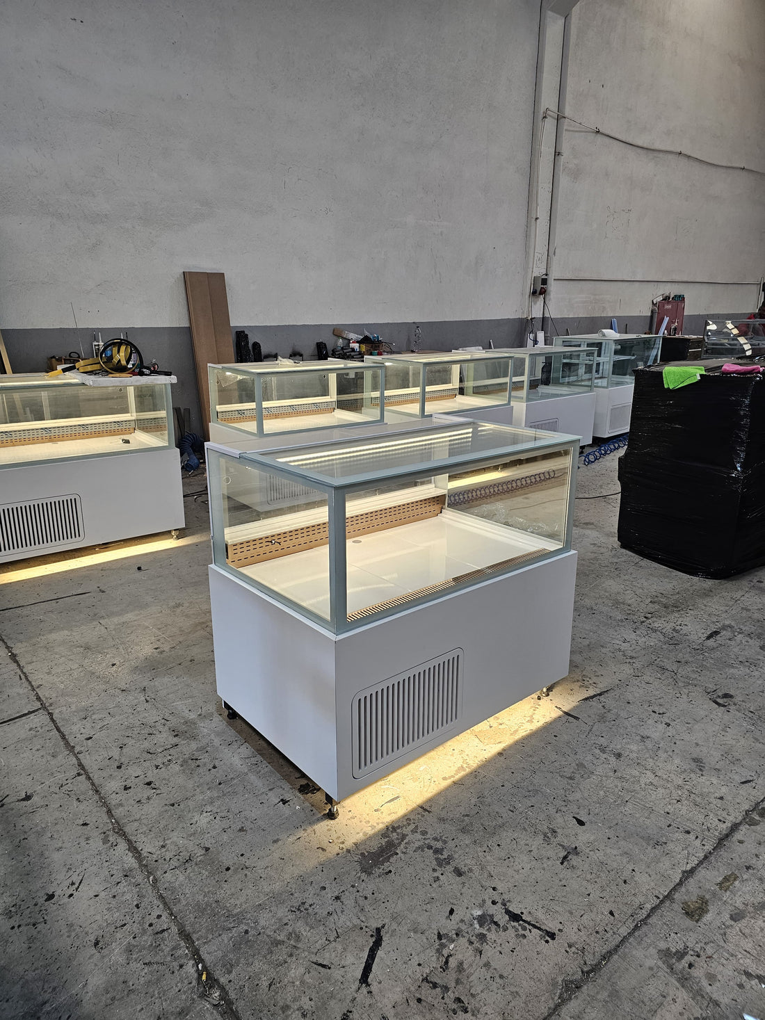 Display Fridge – No Shelves