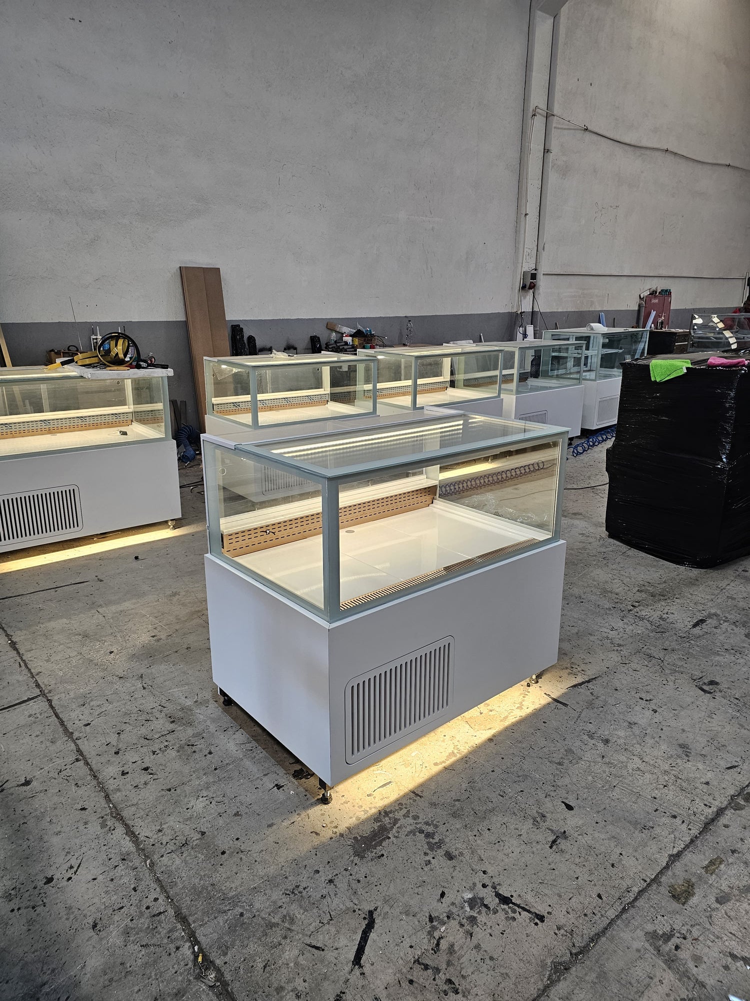 Display Fridge – No Shelves