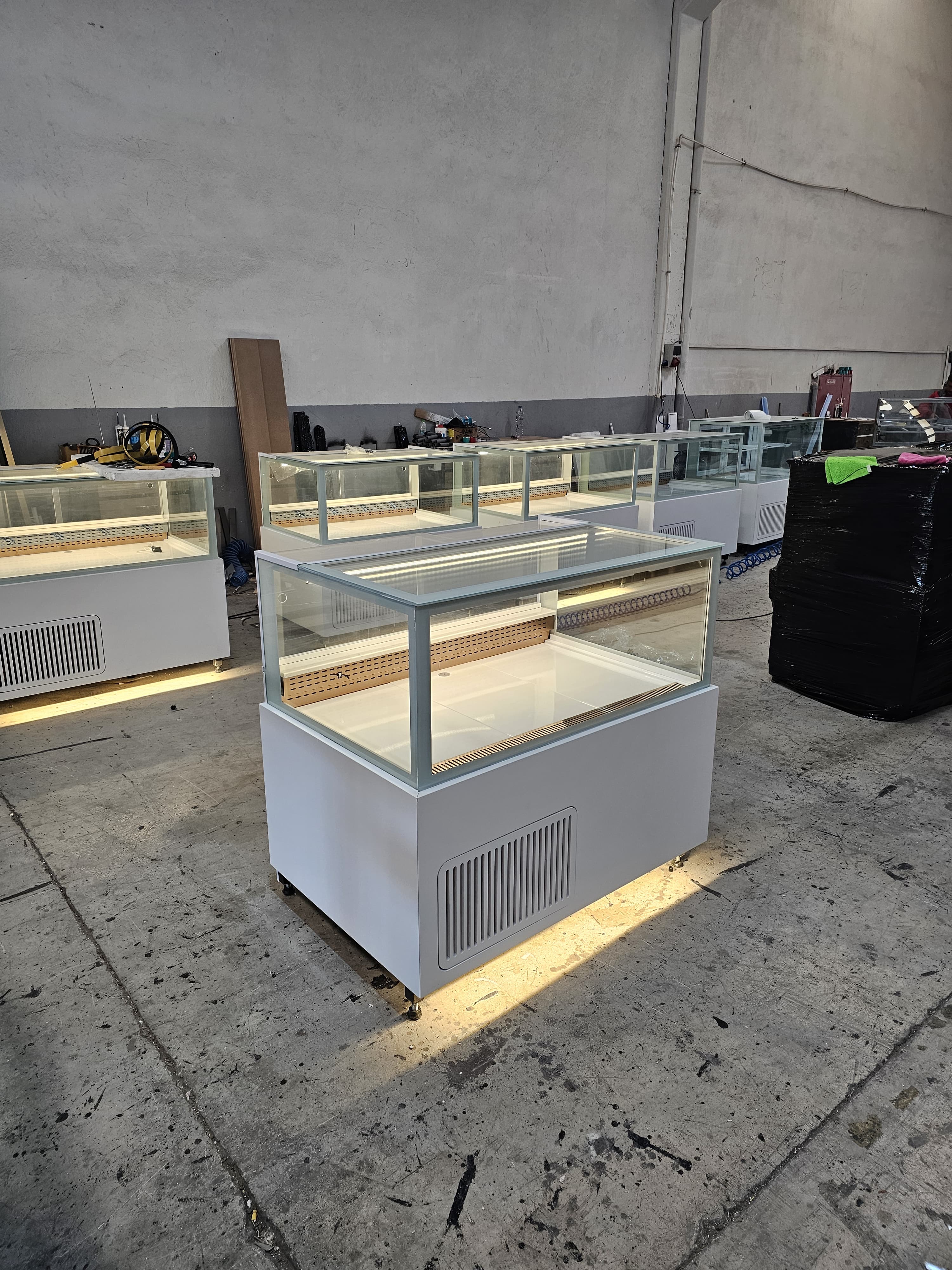 Display Fridge – No Shelves