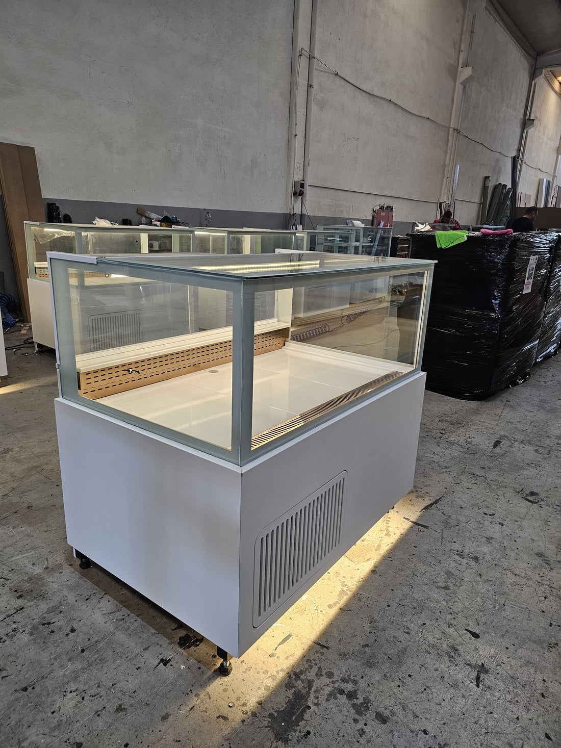 Display Fridge – No Shelves