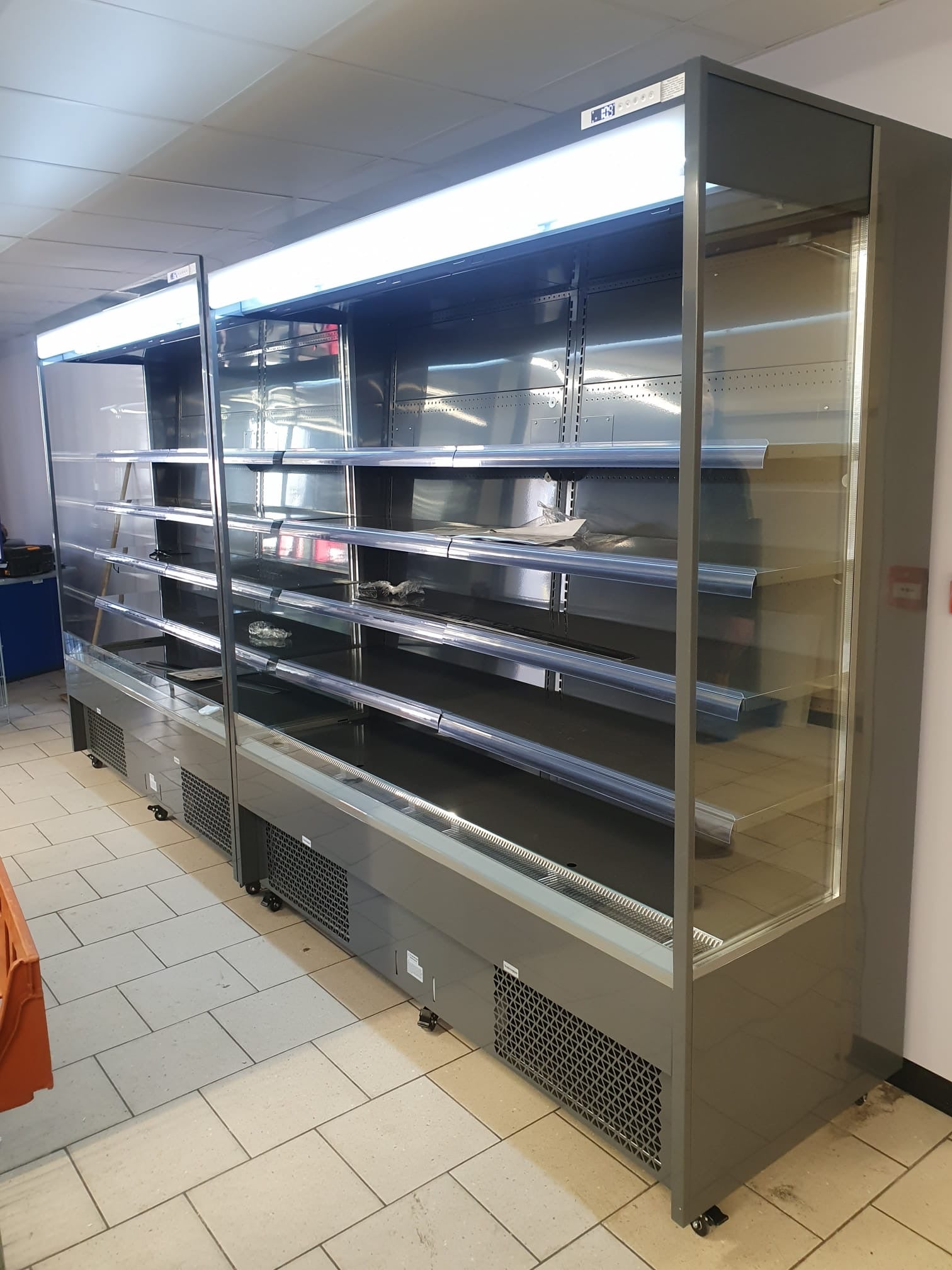 Fridges World open front multideck display fridge – plug-in model ideal for supermarkets and convenience stores, featuring adjustable shelving, LED lighting, and energy-efficient cooling for fresh food and drinks